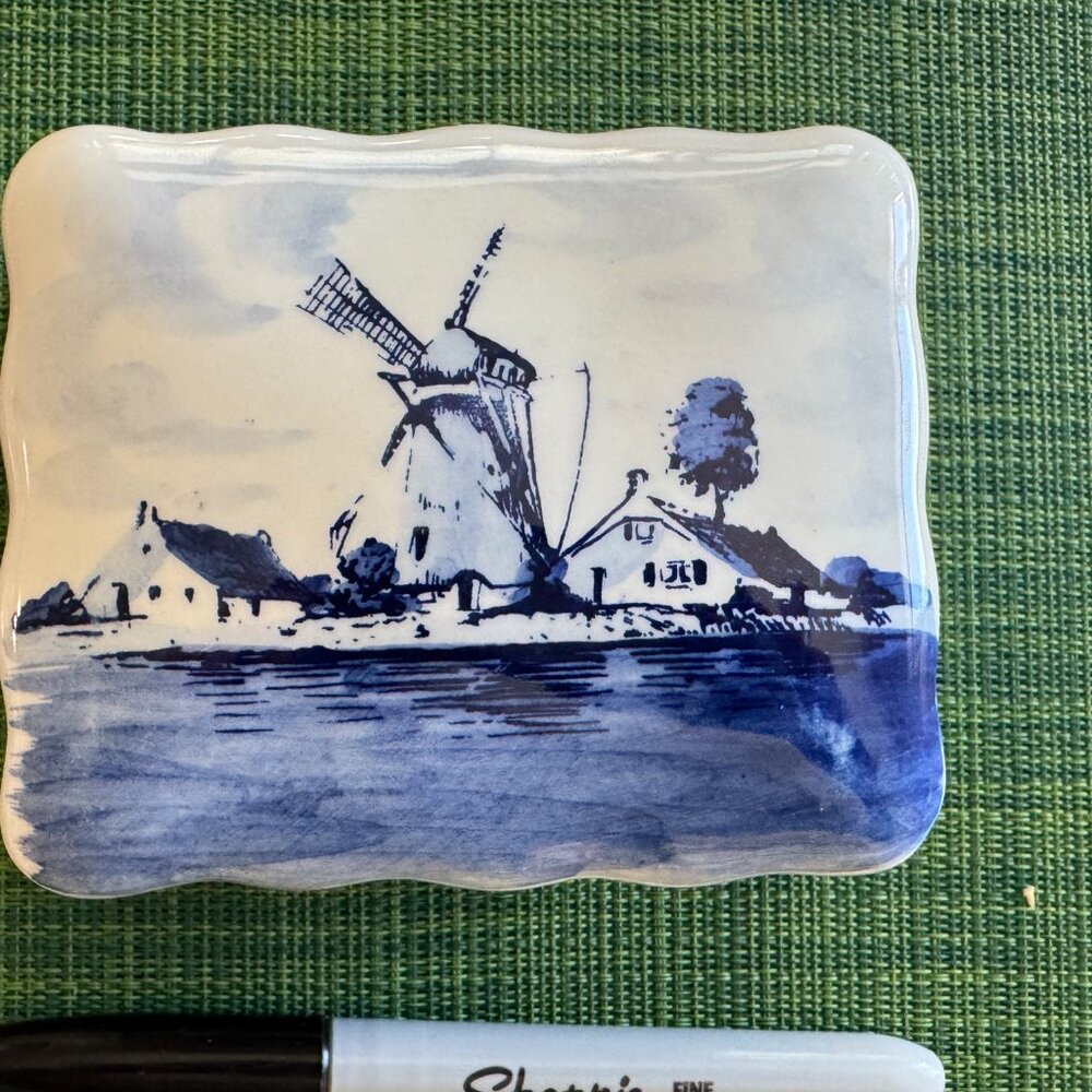 Delft Ceramic Table Box / Trinket Box - Picture 10 of 11
